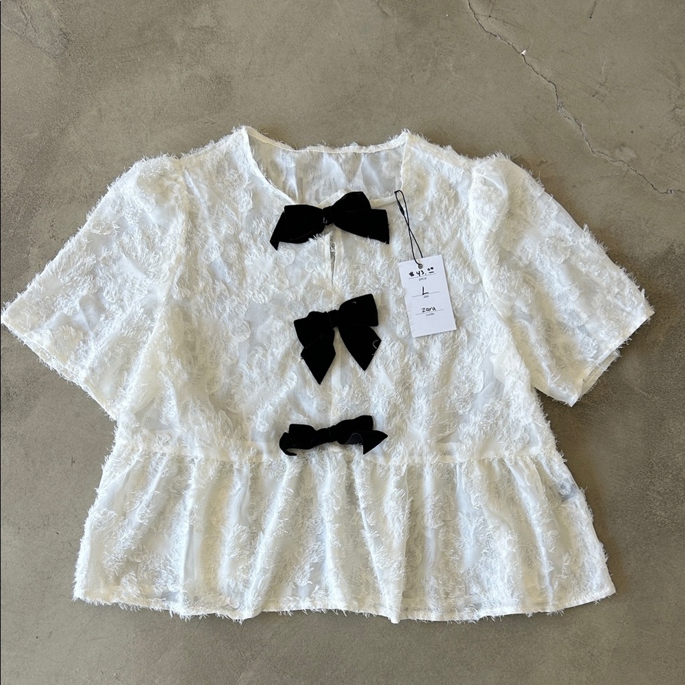 🖤 NWT Elegant White Lace Top